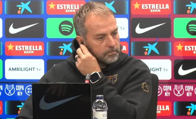 Flick no sabe nada del caso Olmo y Pau Víctor, desmiente la salida de Eric García y habla de Szczesny y Christensen