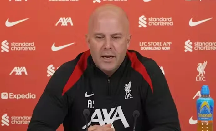 Arne Slot confía en que Alexander-Arnold no saldrá del Liverpool en enero