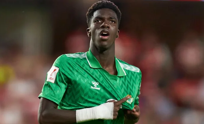 El Betis cierra los flecos del traspaso de Assane Diao al Como