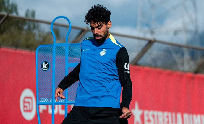 Samu Costa completa el entrenamiento del lunes. Raíllo y Antonio Sánchez, al margen