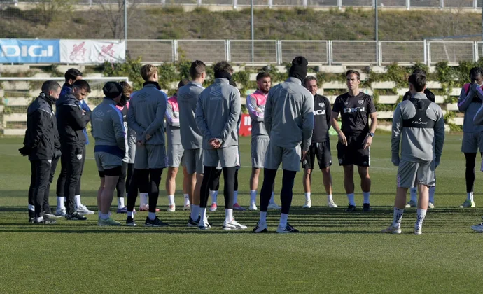 El Rayo se ejercitó este lunes con seis jugadores en la enfermería