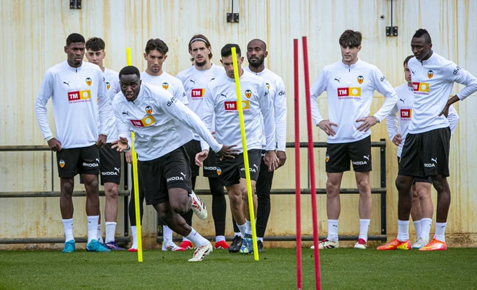 Gayà, Mamardashvili y Diakhaby hicieron parte de la sesión pero no estarán en Elda