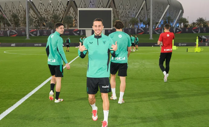 Nico Williams, Gorosabel y Sancet al margen. Yeray y Galarreta con el grupo