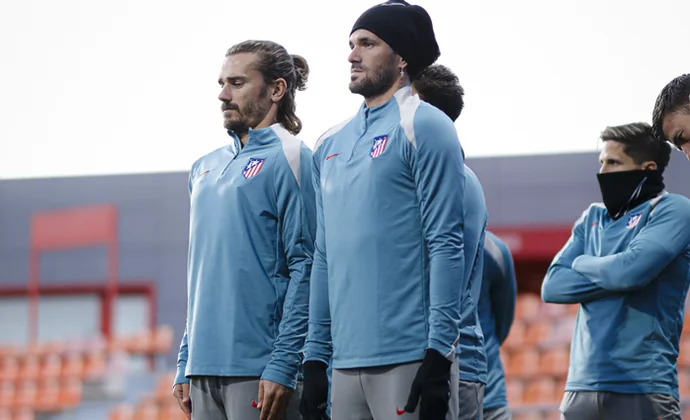 Lemar vuelve al grupo; Giménez, Oblak, Sorloth y Barrios siguen al margen y Simeone ensaya once