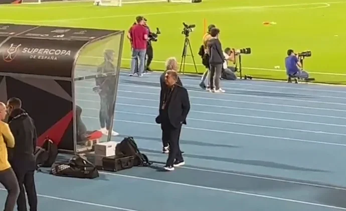 Lamine Yamal y Ferran, con el grupo en la sesión previa a la semifinal de la Supercopa