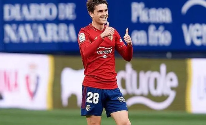 Osasuna y Eibar negocian la cesión de Javi Martínez