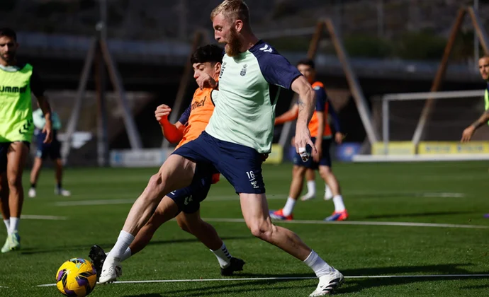 Sandro, Pejiño y McBurnie vuelven al trabajo con el grupo