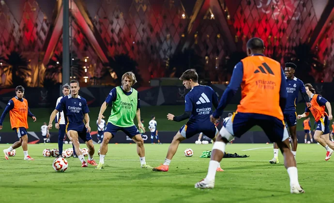 Alaba completa la sesión en Arabia sin el alta médica