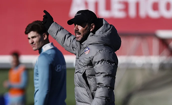 Simeone sigue con cuatro bajas y ensaya con Molina, Riquelme y Koke