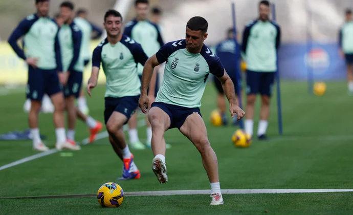 Viti, Essugo y Campaña siguen sin poder ejercitarse con el grupo