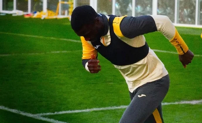 Nicolás Pépé ya pisa césped y espera volver antes de febrero