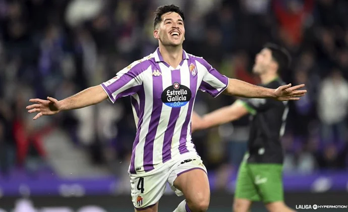 El Racing pide la cesión de Víctor Meseguer