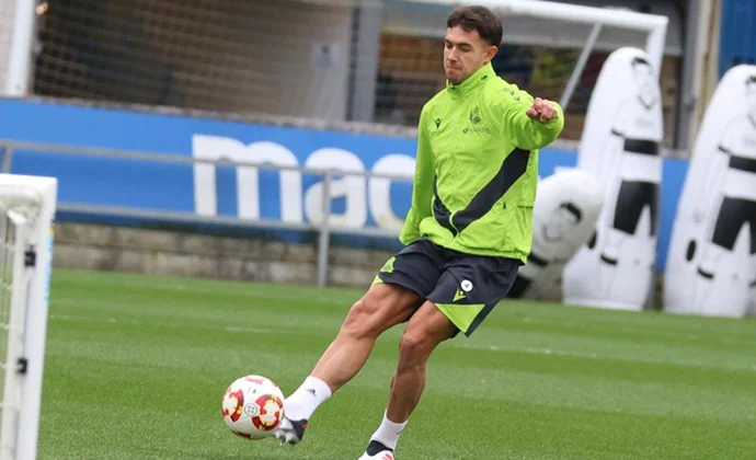 Zubimendi y Aguerd se incorporan al grupo y Becker sigue ausente