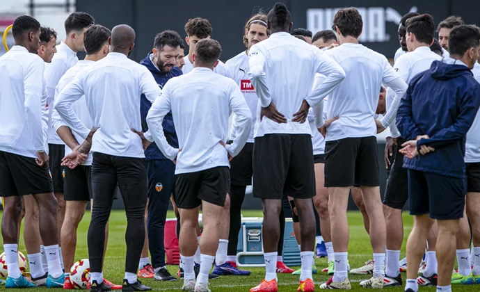 Gayà y Mamardashvili completan la sesión del miércoles con el grupo