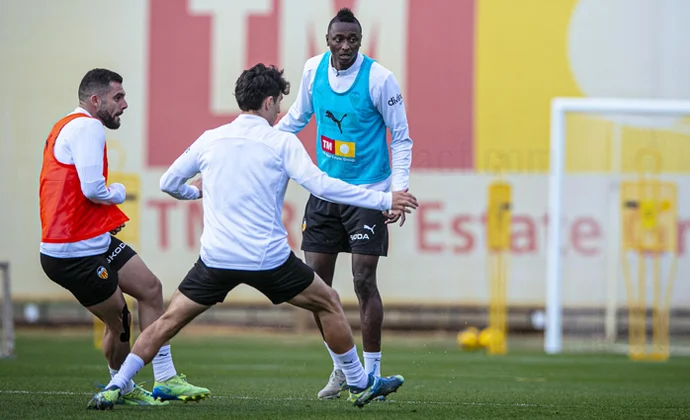 Gayà completa la sesión del jueves, pero Mamardashvili se retira antes