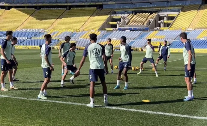 Essugo se prueba con el grupo a dos días del partido