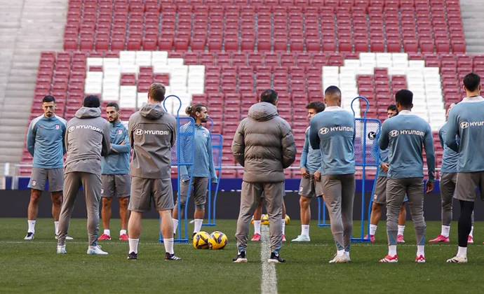 Giménez, única baja en la sesión previa al partido contra Osasuna