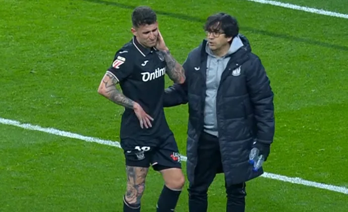 Raba pidió el cambio tras un choque con Joan García y Neyou por molestias