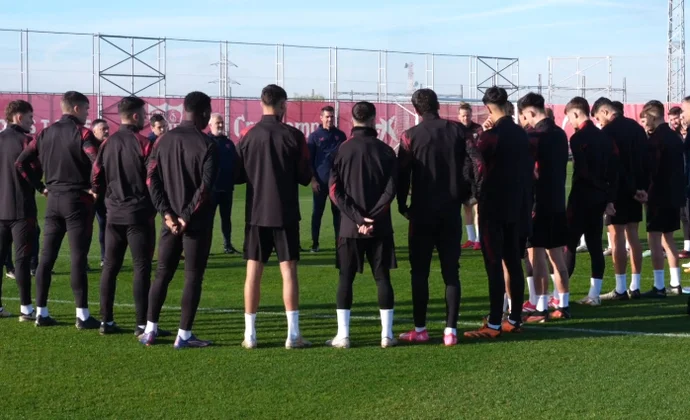 El Sevilla regresa al trabajo pendiente del alta de Ejuke