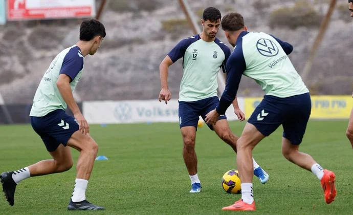 Sesión de recuperación de Las Palmas pendientes de los seis jugadores lesionados o tocados