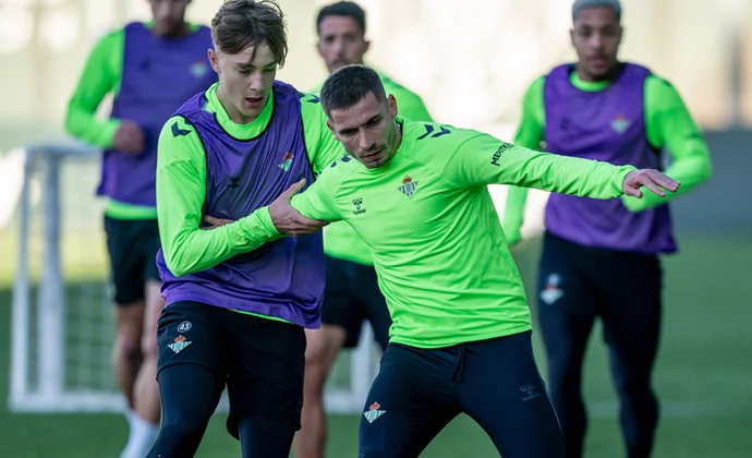 Llorente vuelve al grupo y Marc Roca sigue sin recibir el alta médica