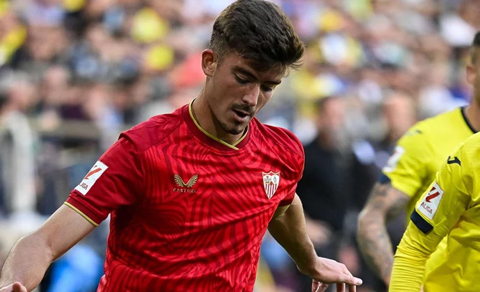 El Sevilla mantiene la calma ante el caso Kike Salas y el jugador seguirá entrenando