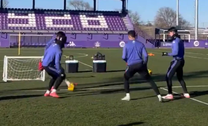 Iván Sánchez vuelve al grupo, Cömert es la única baja y De la Hoz negocia su rescisión