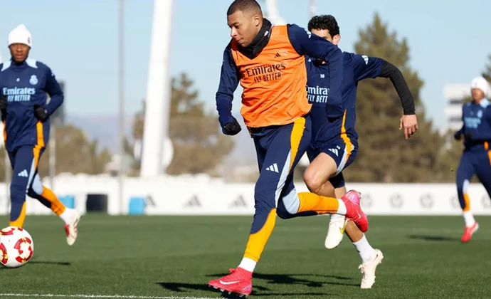 Mbappé, Bellingham, Valverde y Vallejo vuelven al grupo