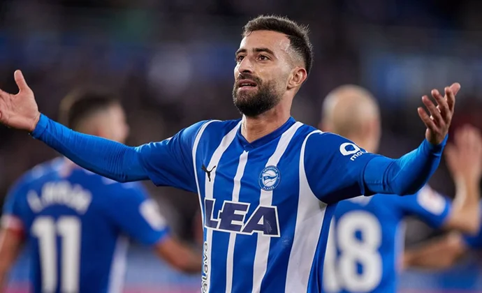 Alavés y Granada, en negociaciones avanzadas por la cesión de Abde Rebbach