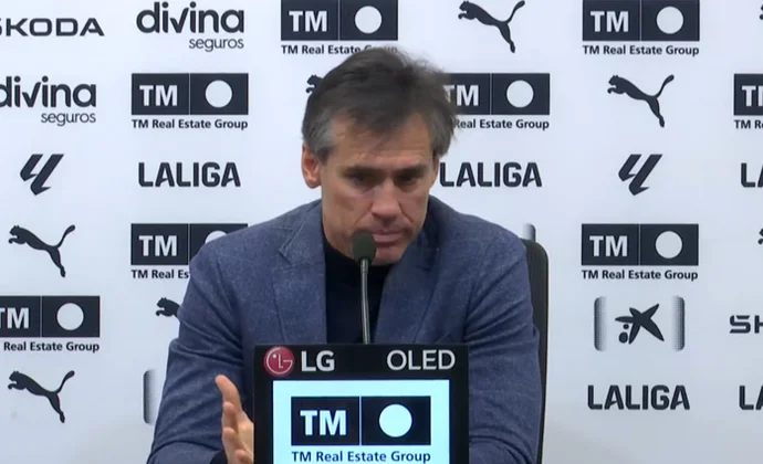 Corona habla de Aarons, Rafa Mir, Dani Gómez, Valera, Caufriez, el mercado y la cláusula del miedo de Sadiq