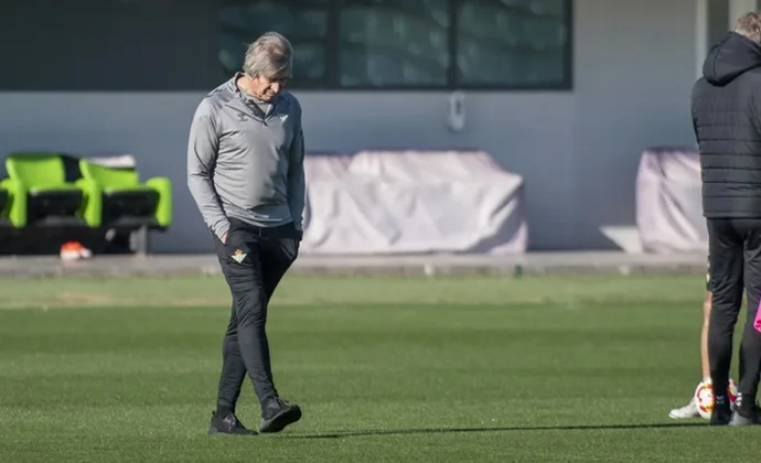 El Betis retoma el trabajo con Ruibal en muletas y Bartra entre algodones