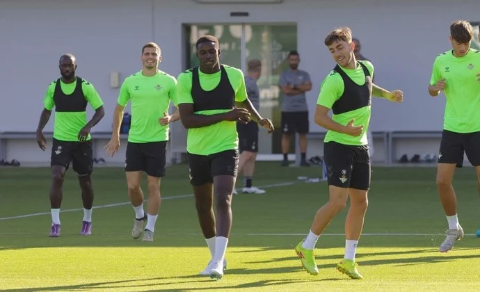 Bartra vuelve al grupo y Pellegrini cuenta con cinco bajas