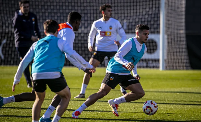 Fran Pérez y Gayà repiten con el grupo. Sadiq, Caufriez y Valera, al margen
