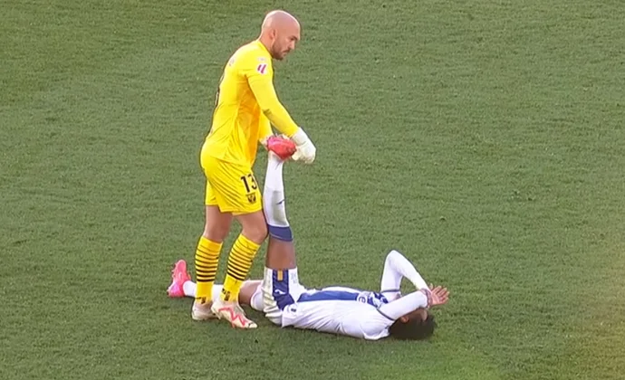 Tapia fue sustituido por una subida de gemelos, pero no preocupa