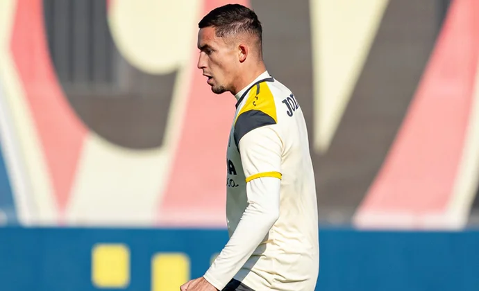 Pedraza y Akhomach, únicas bajas a dos días del partido