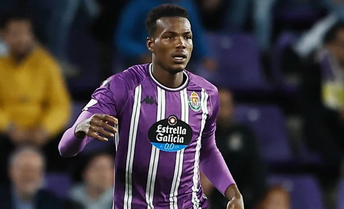 El Manchester City negocia el fichaje de Juma Bah y su cesión al Lens