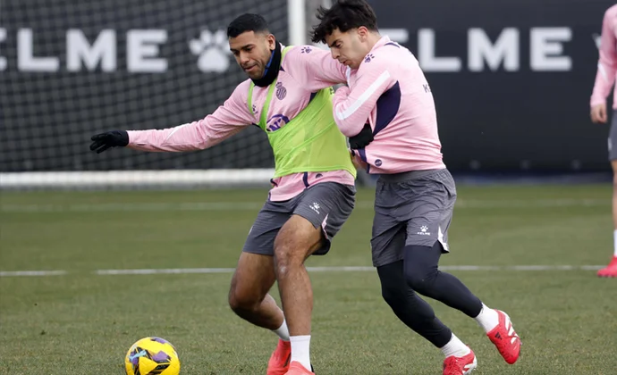 El Espanyol se ejercita todavía con Irvin Cardona, que no ha cerrado su salida