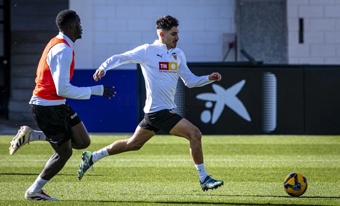 Sadiq sigue al margen, Rafa Mir hace parte de la sesión, Rioja y Diego López, disponibles