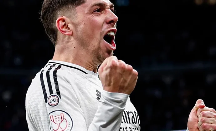 Ancelotti ensayó este lunes con Valverde de lateral pensando en el RB Salzburg