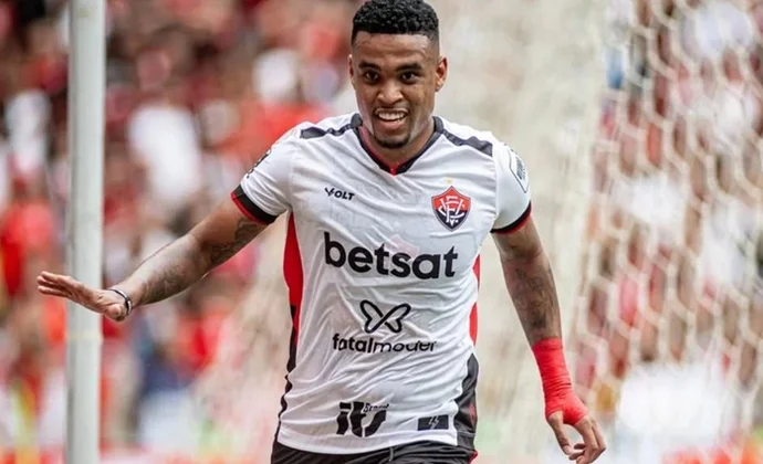 Alerrandro acepta la propuesta del Sevilla y los clubes siguen negociando