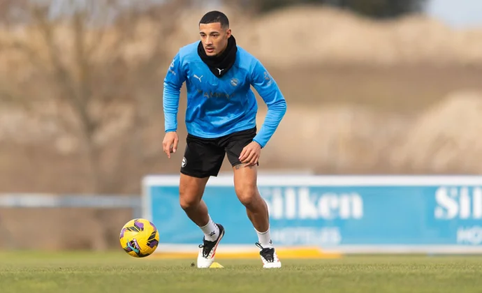 Joan Jordan sigue sin entrenar y Benavídez va ganando enteros