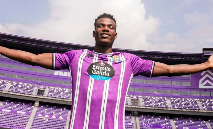 El Real Valladolid lamenta la marcha de Juma Bah, que solo cobraba 2.500 euros al mes