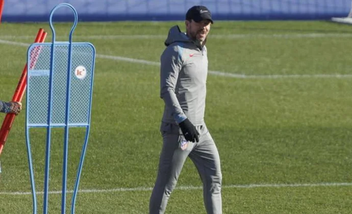 Sorloth y Galán, bajas en la vuelta a los entrenamientos