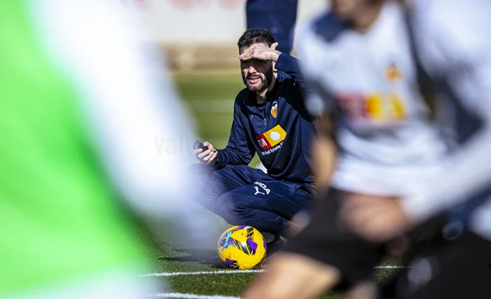 Barrenechea y Sadiq siguen al margen. Rafa Mir sigue trabajando parcialmente