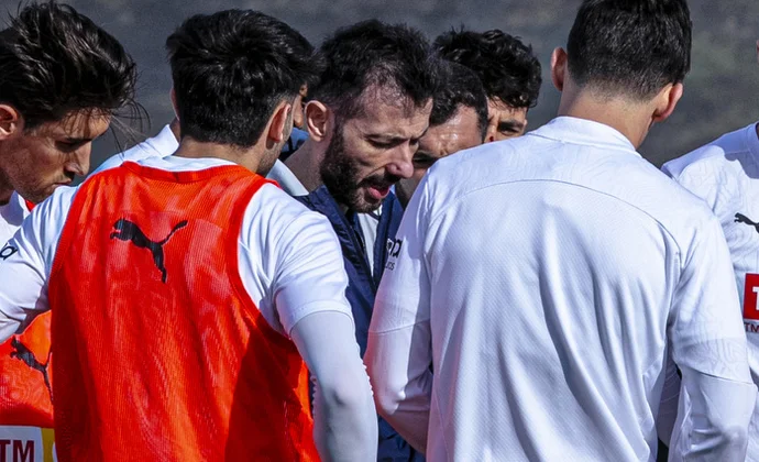 Corberán ensaya once con Pepelu, pero esperará a Barrenechea hasta última hora