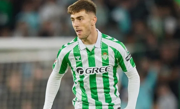 Celta y Betis inician negociaciones por Iker Losada