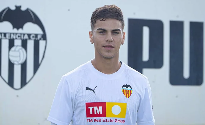 Barrenechea terminó el entrenamiento sangrando del pie y mañana se probará