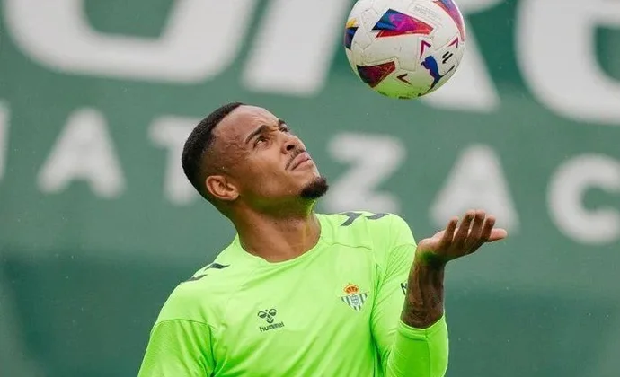 Natan y Bartra apuntan a ser los laterales en Son Moix