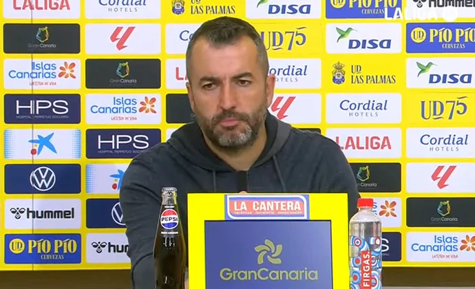 Diego Martínez analiza el empate, evita opinar del arbitraje y habla de Essugo y Pelmard