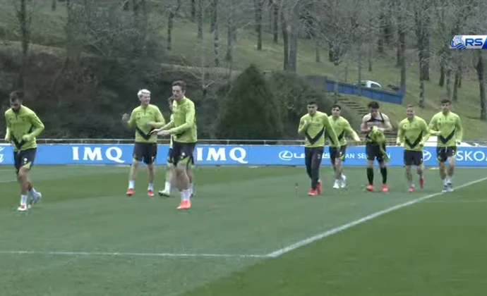 Sesión de recuperación en Zubieta con Aguerd aparentemente recuperado de los calambres